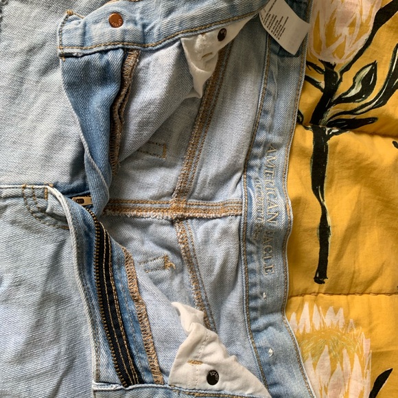 American Eagle high waisted mom shorts - Picture 3 of 4